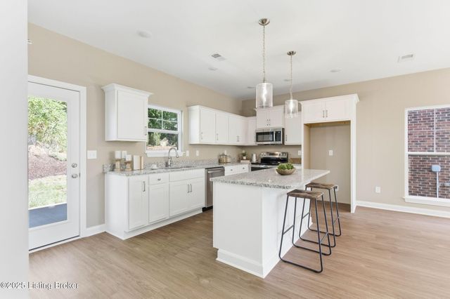 1146 Greens Dr, Simpsonville, KY 40067