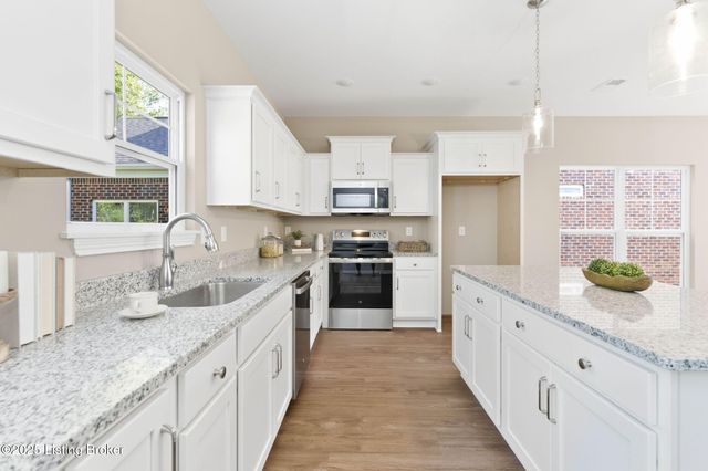 1146 Greens Dr, Simpsonville, KY 40067