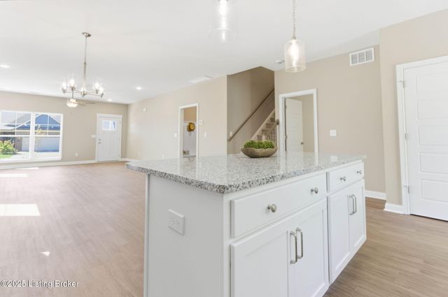 1146 Greens Dr, Simpsonville, KY 40067