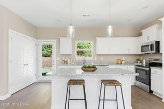 1146 Greens Dr, Simpsonville, KY 40067