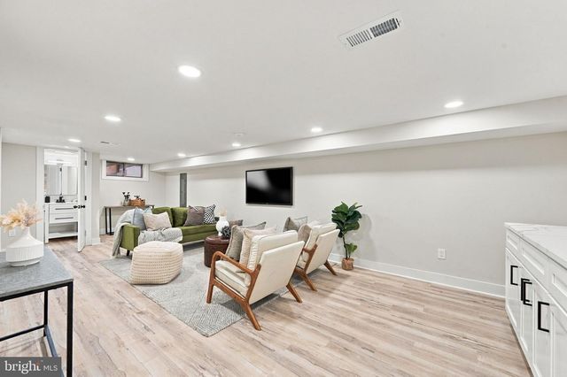 331 34TH PL NE, Washington, DC 20019