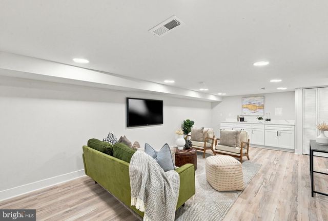 331 34TH PL NE, Washington, DC 20019