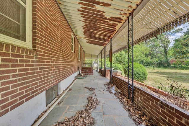 5219 Hearthstone RD NW, Roanoke, VA 24012