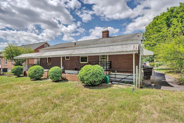 5219 Hearthstone RD NW, Roanoke, VA 24012