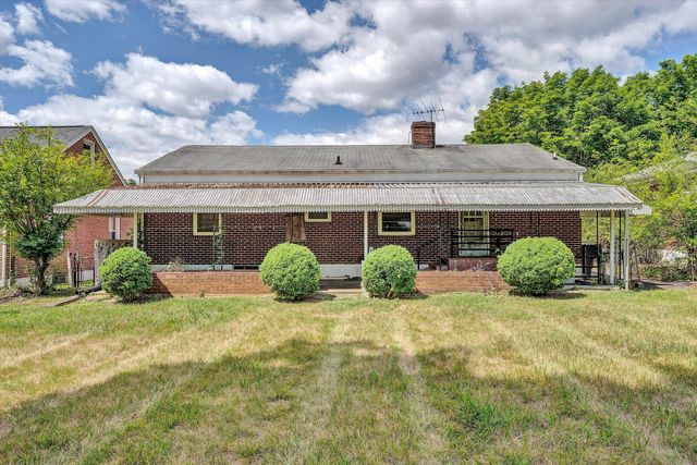 5219 Hearthstone RD NW, Roanoke, VA 24012