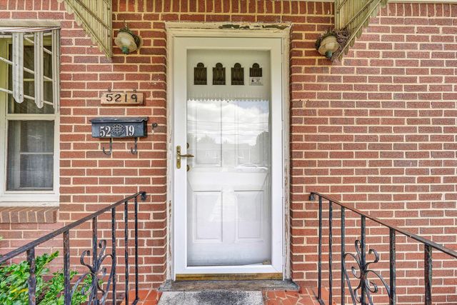 5219 Hearthstone RD NW, Roanoke, VA 24012