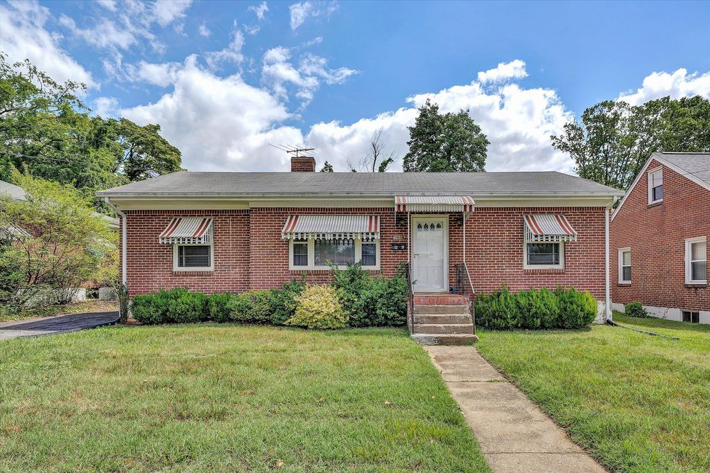 5219 Hearthstone RD NW, Roanoke, VA 24012