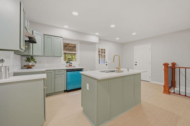 6639 N Kerman Dr, Park City, KS 67219