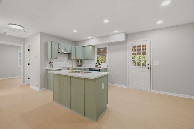 6639 N Kerman Dr, Park City, KS 67219