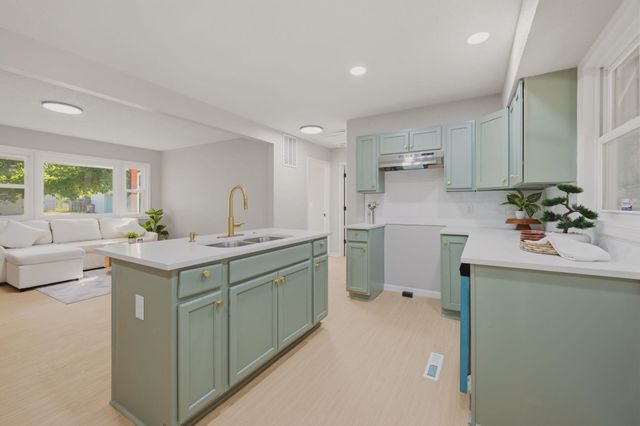 6639 N Kerman Dr, Park City, KS 67219