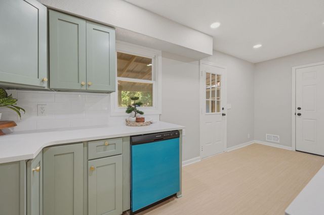 6639 N Kerman Dr, Park City, KS 67219