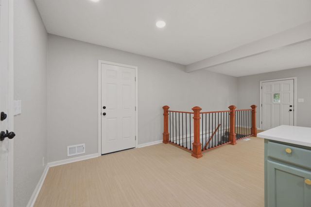 6639 N Kerman Dr, Park City, KS 67219