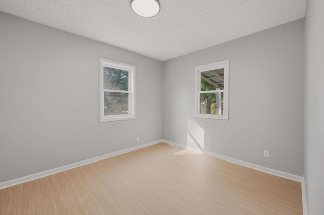 6639 N Kerman Dr, Park City, KS 67219