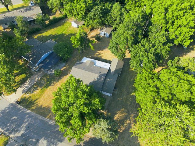 6639 N Kerman Dr, Park City, KS 67219