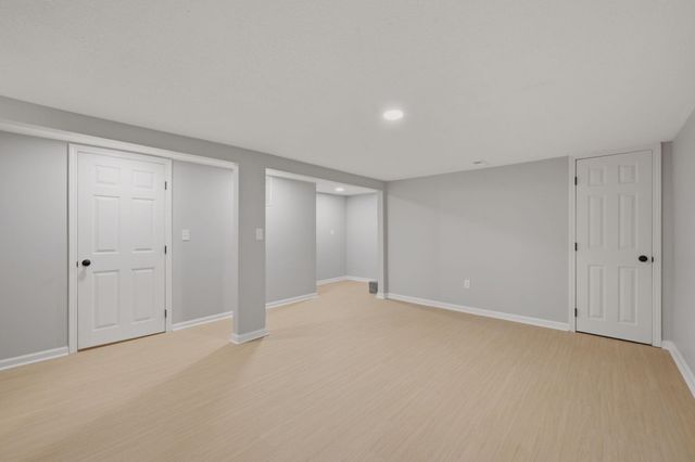6639 N Kerman Dr, Park City, KS 67219