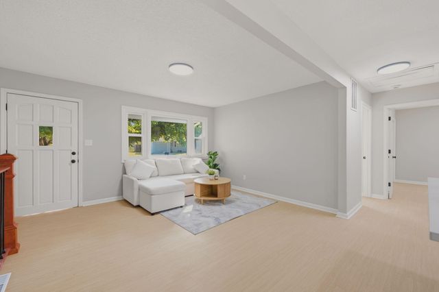 6639 N Kerman Dr, Park City, KS 67219