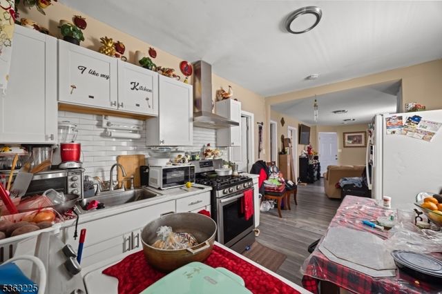 109 Lyon St, Paterson City, NJ 07524