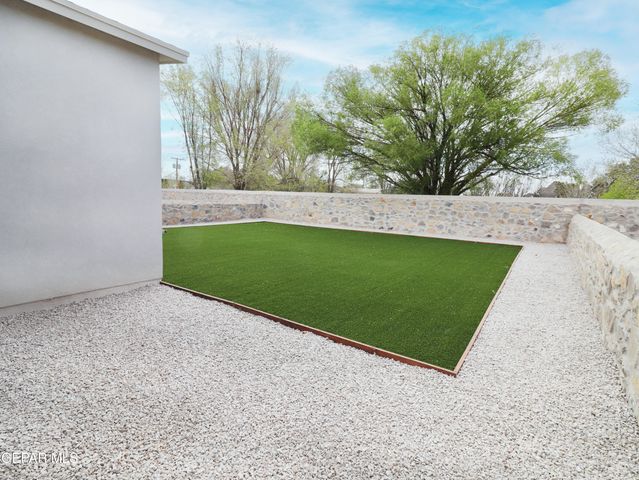 480 Deserts Drive, Socorro, TX 79927