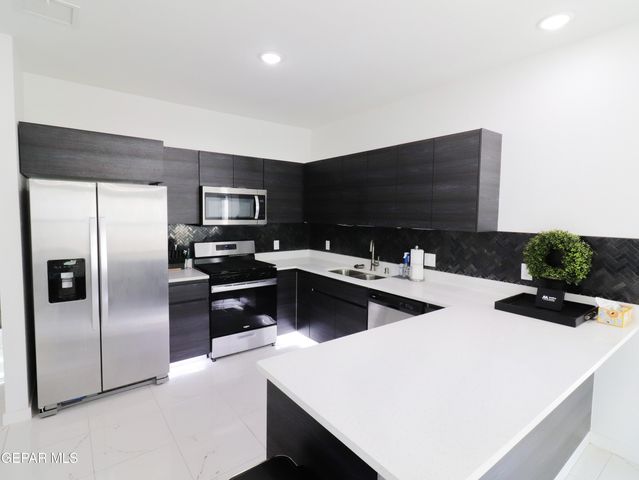 480 Deserts Drive, Socorro, TX 79927