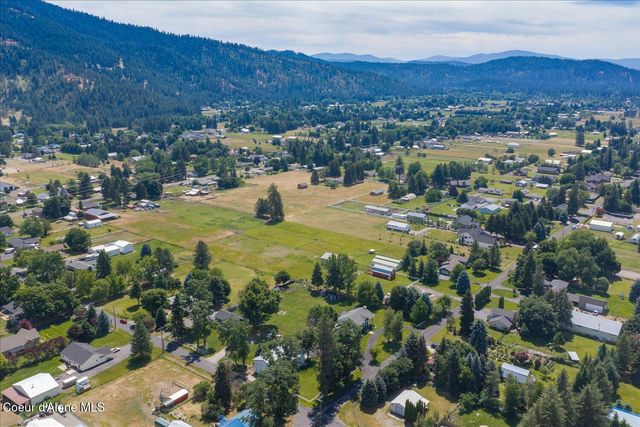 7520 N Mount Carrol ST, Dalton Gardens, ID 83815