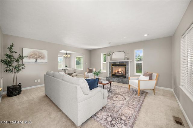 7520 N Mount Carrol ST, Dalton Gardens, ID 83815