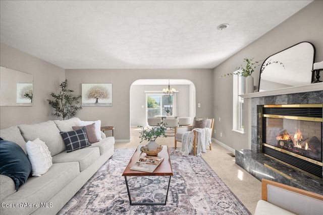 7520 N Mount Carrol ST, Dalton Gardens, ID 83815