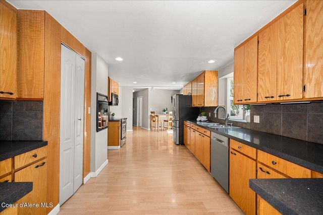7520 N Mount Carrol ST, Dalton Gardens, ID 83815