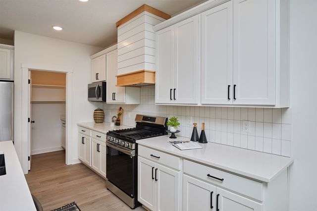 1605 NW Parkside Lane, Waukee, IA 50263