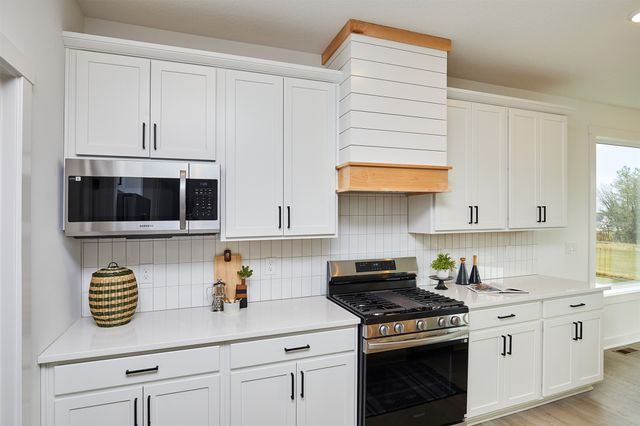 1605 NW Parkside Lane, Waukee, IA 50263