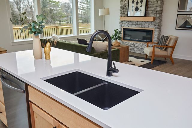 1605 NW Parkside Lane, Waukee, IA 50263