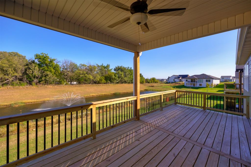 1605 NW Parkside Lane, Waukee, IA 50263