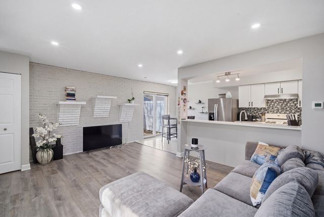 1495 Cornell Court 1495, Hoffman Estates, IL 60169