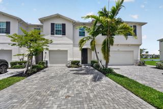 6933 N Harbours Edge Avenue, Lake Worth, FL 33467