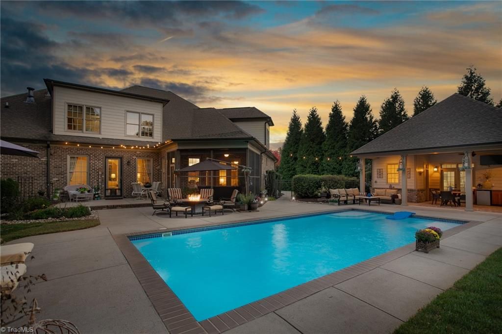 8404 Linville Oaks Drive, Oak Ridge, NC 27310