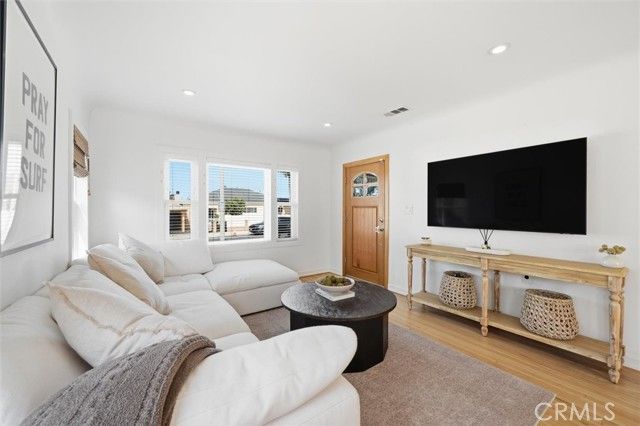 8410 Alverstone Avenue, Los Angeles, CA 90045