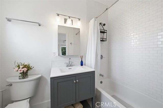8410 Alverstone Avenue, Los Angeles, CA 90045
