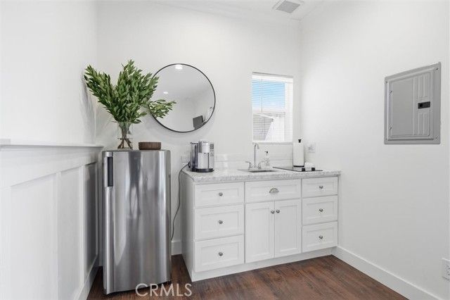 8410 Alverstone Avenue, Los Angeles, CA 90045