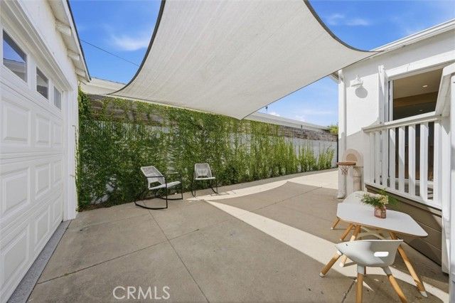 8410 Alverstone Avenue, Los Angeles, CA 90045