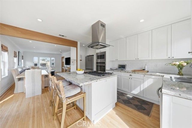 8410 Alverstone Avenue, Los Angeles, CA 90045