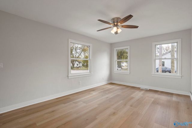 301 8th Avenue NW, Decatur, AL 35601