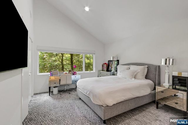 34 Warren Lane, Alpine, NJ 07620