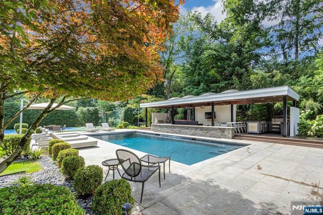34 Warren Lane, Alpine, NJ 07620