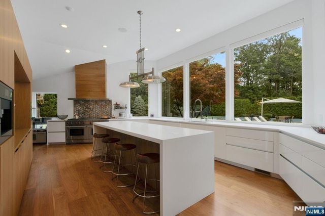 34 Warren Lane, Alpine, NJ 07620