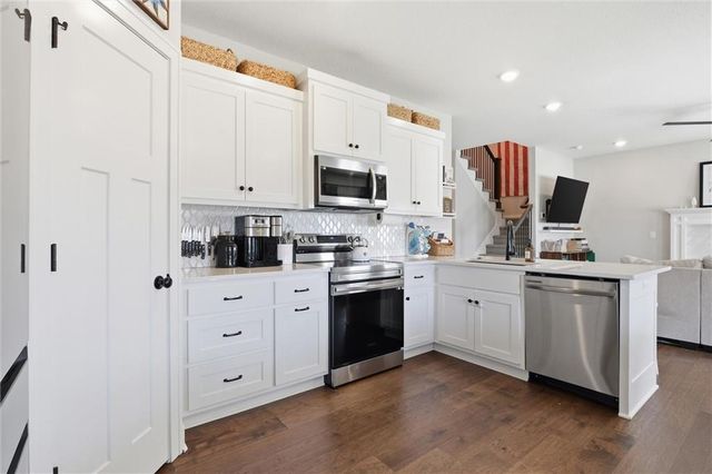 523 NW 110th Street, Kansas City, MO 64155