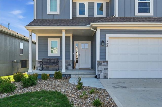 523 NW 110th Street, Kansas City, MO 64155