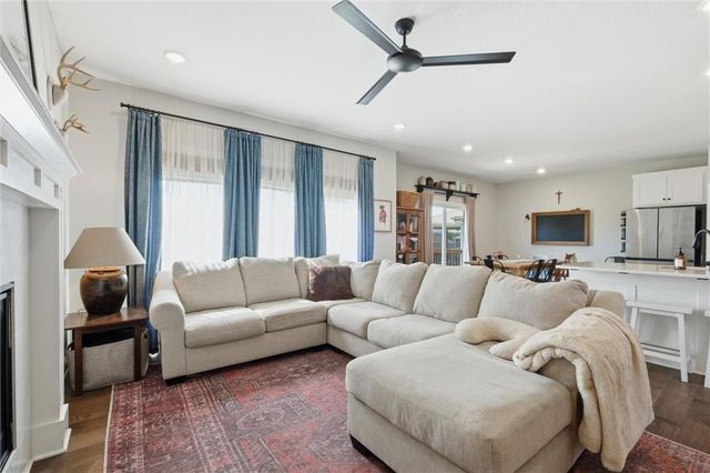 523 NW 110th Street, Kansas City, MO 64155