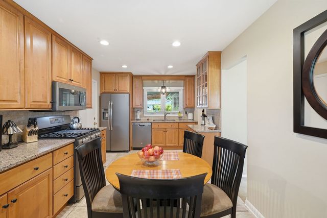 540 Milan Lane, Hoffman Estates, IL 60169