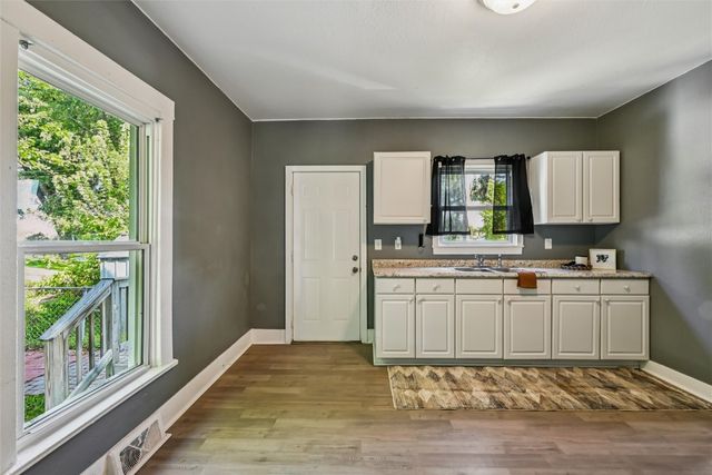 280 14th Avenue SW, Cedar Rapids, IA 52404