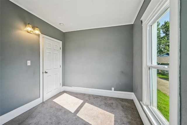 280 14th Avenue SW, Cedar Rapids, IA 52404