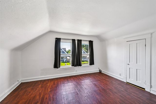 280 14th Avenue SW, Cedar Rapids, IA 52404